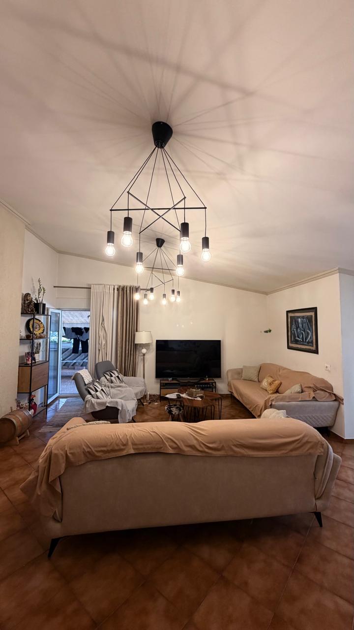 🏡 **PAPAFINGO ME QIRA | 3+1 + VERANDË – KOMUNA E PARISIT**