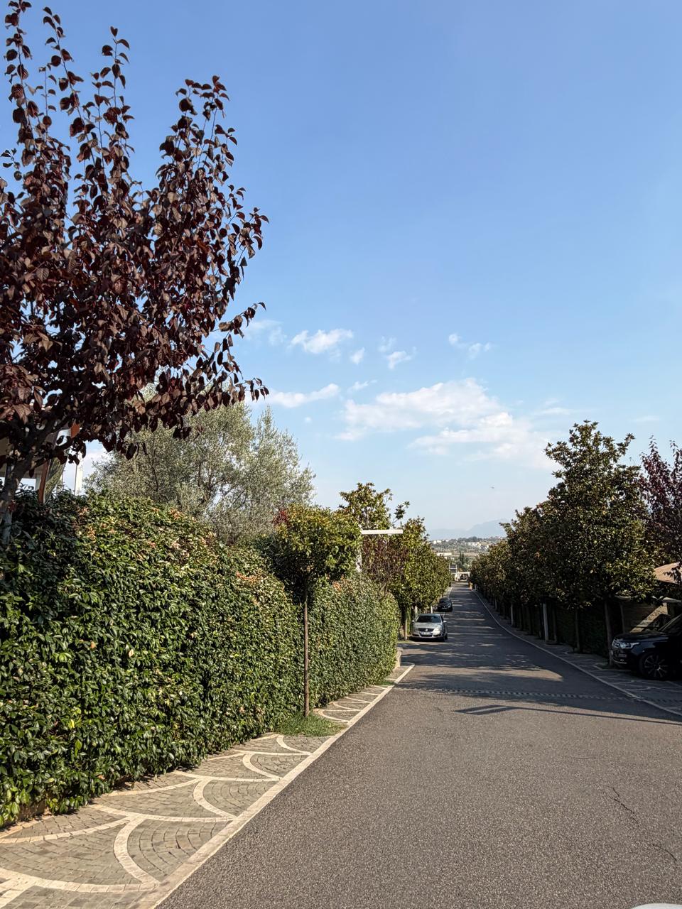 🏡 **JEPET ME QIRA | VILË – LONG HILL, TEG**